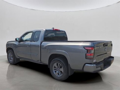 Used 2025 Nissan Frontier SV image 25