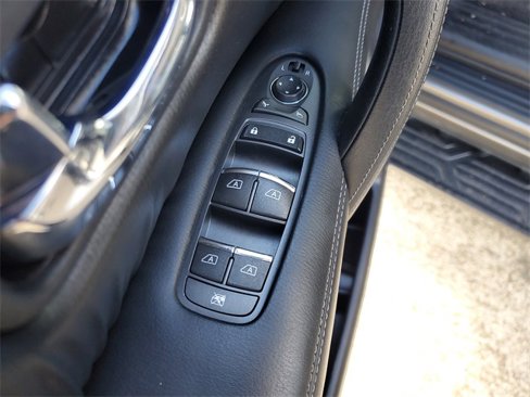 Used 2020 Nissan Armada SL image 22