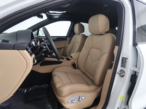 New 2025 Porsche Macan image 5