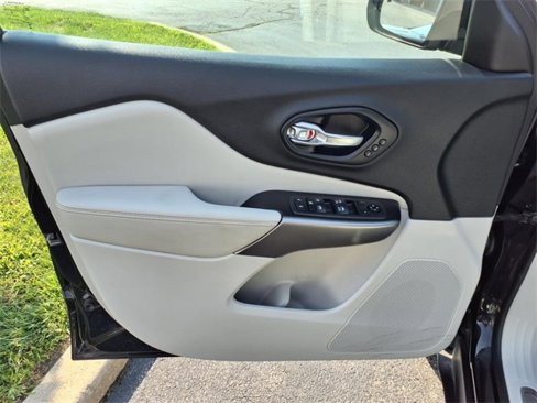 Used 2021 Jeep Cherokee Limited w/ Elite Package image 8