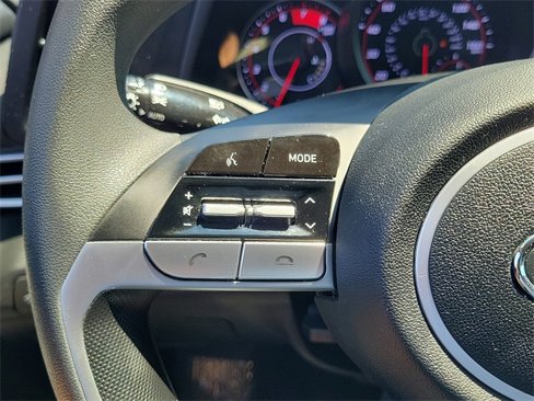 Used 2023 Hyundai Elantra SEL w/ Preferred Accessory Package image 4