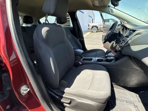 Used 2019 Chevrolet Cruze LT image 24
