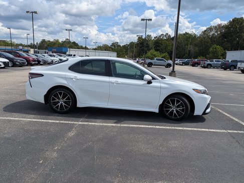 Used 2024 Toyota Camry SE image 6