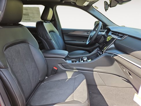 New 2025 Jeep Grand Cherokee L Altitude image 15