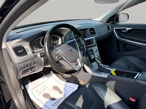 Used 2018 Volvo S60 T5 Inscription Platinum image 13