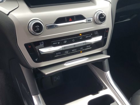 Used 2021 Ford Explorer XLT w/ Equipment Group 202A image 18