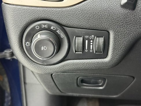 Used 2016 Jeep Cherokee Latitude image 10