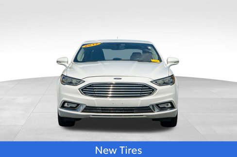 Used 2017 Ford Fusion SE w/ Fusion SE Technology Package image 2