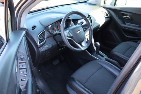 Used 2022 Chevrolet Trax LT w/ LT Convenience Package image 9