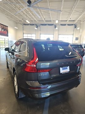 Used 2022 Volvo XC60 B5 Momentum image 8