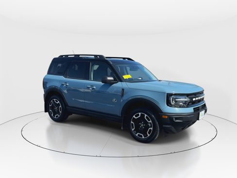 Used 2023 Ford Bronco Sport Outer Banks w/ Tech Package image 2