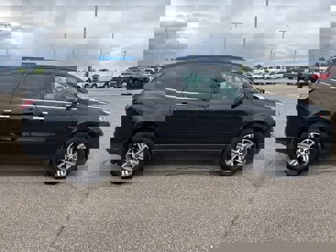 Used 2017 Chevrolet Traverse LT image 2