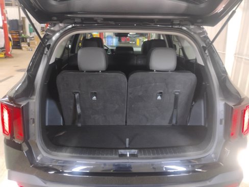 Used 2024 Kia Sorento S image 22