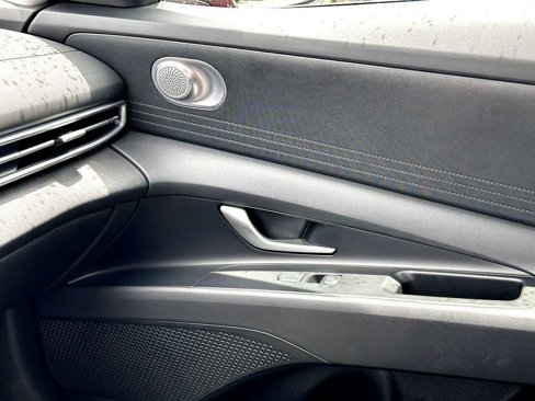 Used 2025 Hyundai Elantra SE image 22