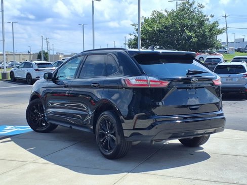 Used 2023 Ford Edge SE w/ Black Appearance Package image 4