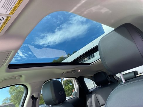Used 2017 Jaguar F-PACE Premium image 15
