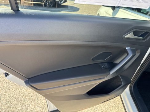 Certified 2021 Volkswagen Tiguan SE w/ Panoramic Sunroof Package image 18