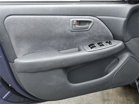 Used 2000 Toyota Camry LE image 9