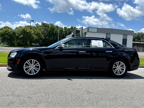 Used 2017 Chrysler 300 C image 30