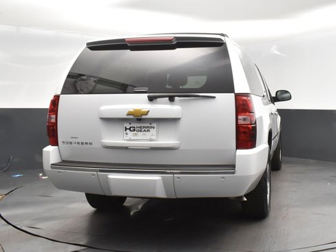 Used 2013 Chevrolet Suburban LTZ image 7