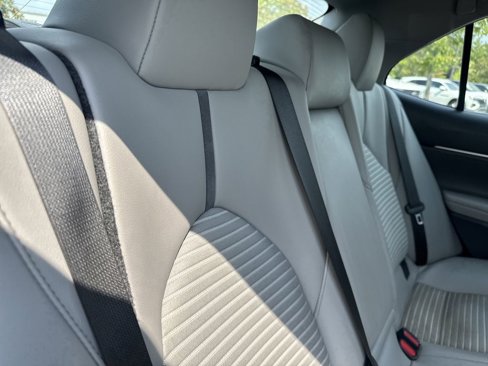 Used 2022 Toyota Camry SE image 15