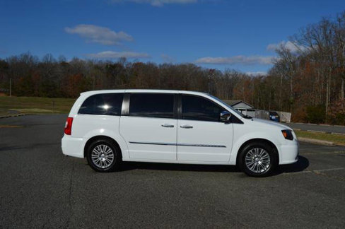 Used 2016 Chrysler Town & Country Touring-L image 63