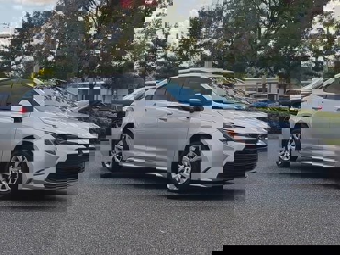 Used 2023 Toyota Corolla LE image 2