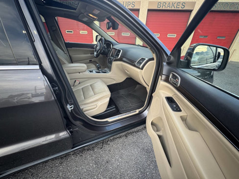 Used 2014 Jeep Grand Cherokee Limited w/ Trailer Tow Group IV image 18