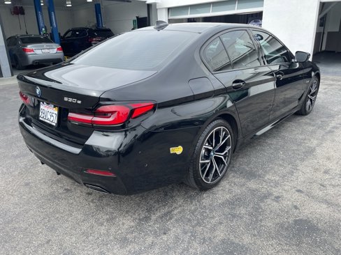 Used 2022 BMW 530e w/ Premium Package image 5