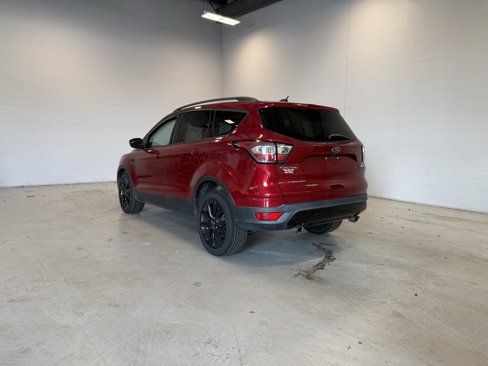 Used 2018 Ford Escape SE w/ SE Sport Appearance Package image 4