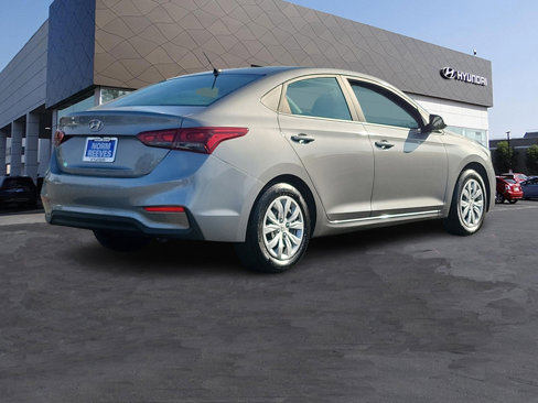 Certified 2022 Hyundai Accent SE w/ Cargo Package image 2