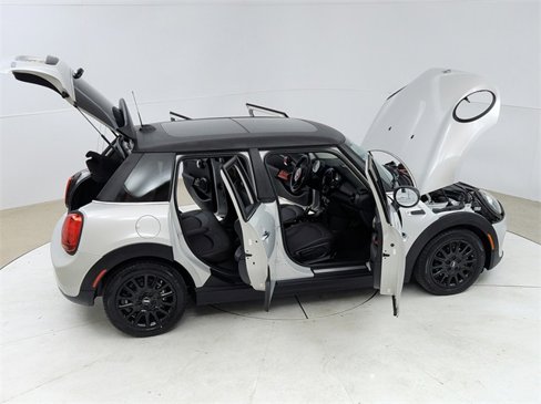 Used 2020 MINI Cooper 4-Door Hardtop w/ Storage Package image 24