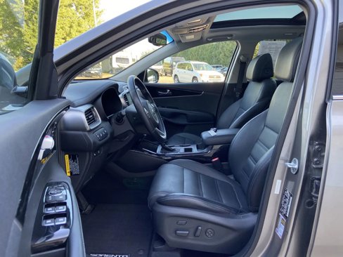 Used 2017 Kia Sorento SX image 11