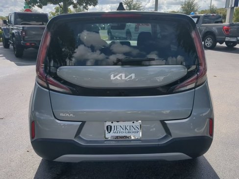 Used 2023 Kia Soul LX image 5