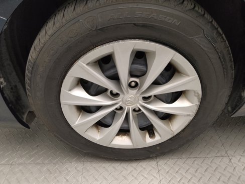 Used 2016 Toyota Camry LE image 31