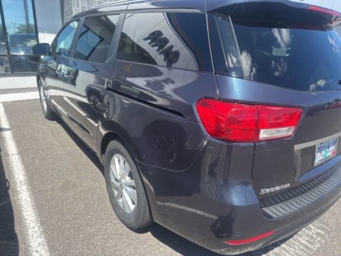 Used 2017 Kia Sedona LX w/ LX Essentials Premium Package image 2