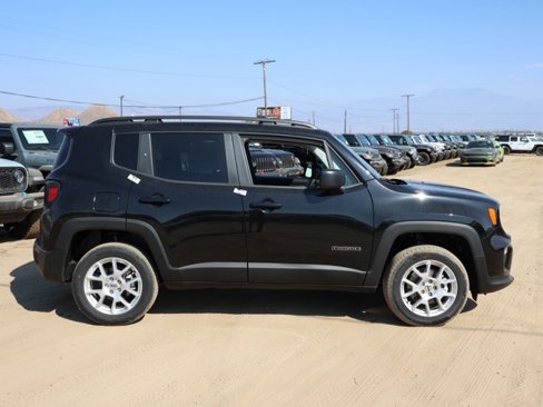 New 2023 Jeep Renegade Latitude w/ Sun & Fun Group image 3