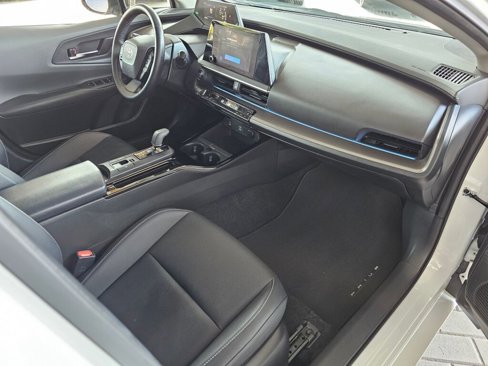Used 2023 Toyota Prius XLE image 11