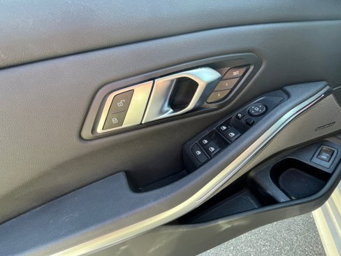 Used 2021 BMW 330i Sedan w/ Premium Package image 32