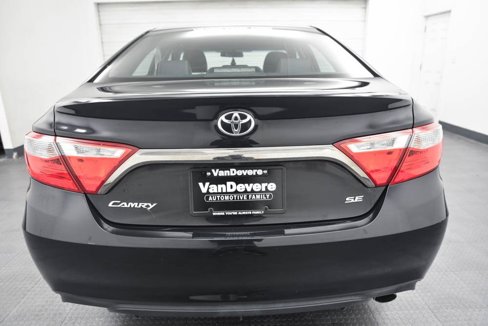 Used 2017 Toyota Camry SE image 6