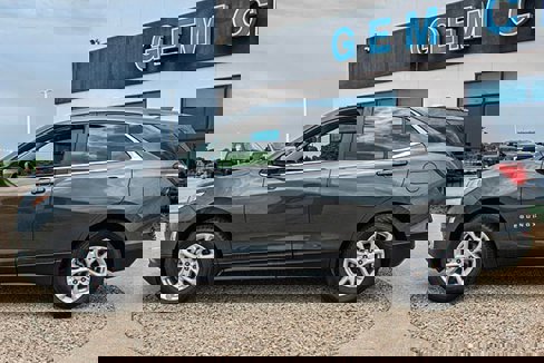 Used 2021 Chevrolet Equinox LT image 2