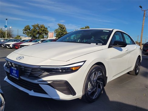 New 2025 Hyundai Elantra SEL image 8