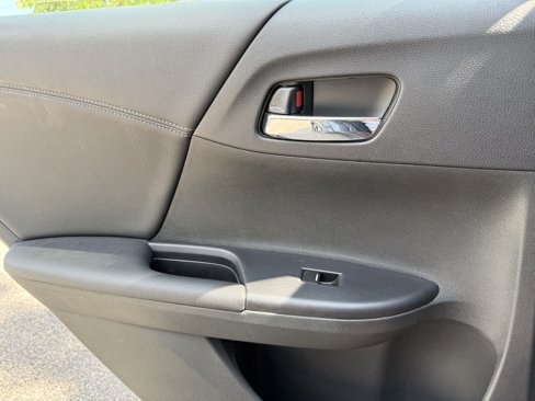 Used 2017 Honda Accord EX-L image 33