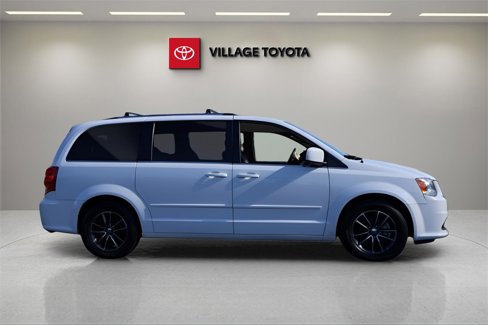 Used 2017 Dodge Grand Caravan SXT image 6