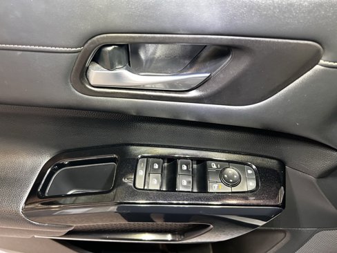 Used 2022 Nissan Pathfinder SV w/ SV Premium Package image 21