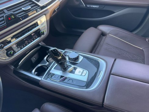 Used 2018 BMW 750Li xDrive image 25