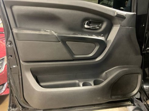 Used 2018 Nissan Titan SL w/ Midnight Edition image 18