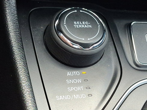 Certified 2019 Jeep Cherokee Latitude Plus image 23