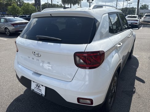 New 2025 Hyundai Venue SEL image 4