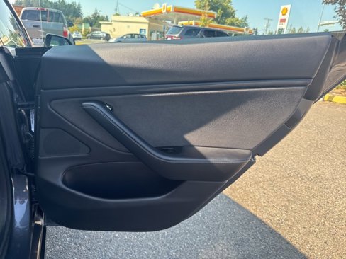 Used 2018 Tesla Model 3 Mid Range image 20